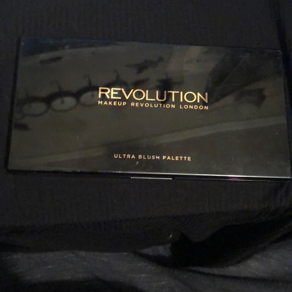 Makeup Revolution Blush Palette - Picture 2 of 2